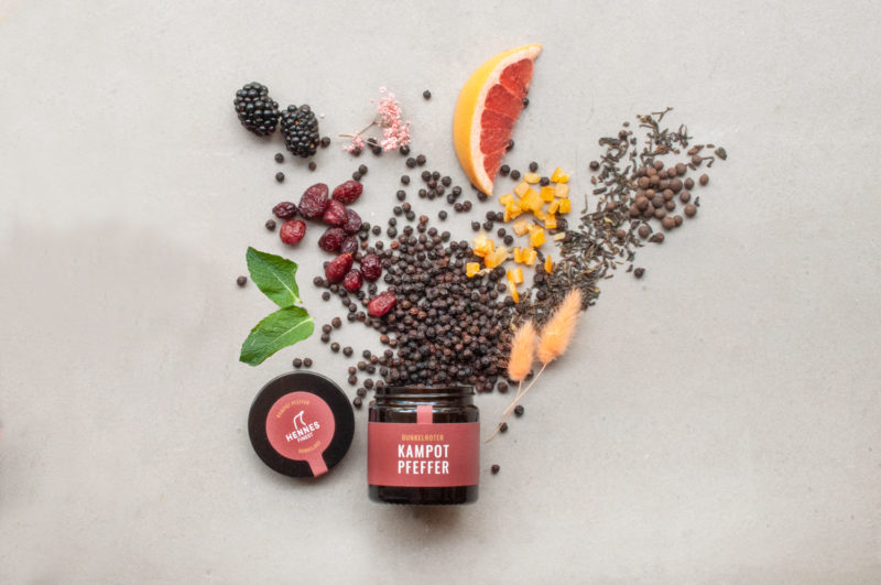 Aromaprofil-Dunkelroter-Kampot-Pfeffer-quer-1500px