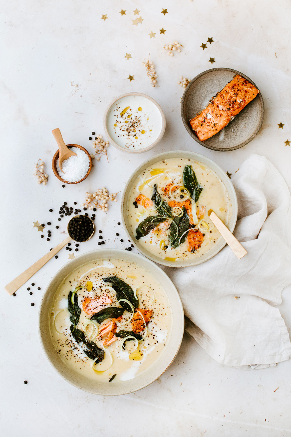 Rezept-kartoffelsuppe,-Stremellachs,-frittierter-Salbei-1500px