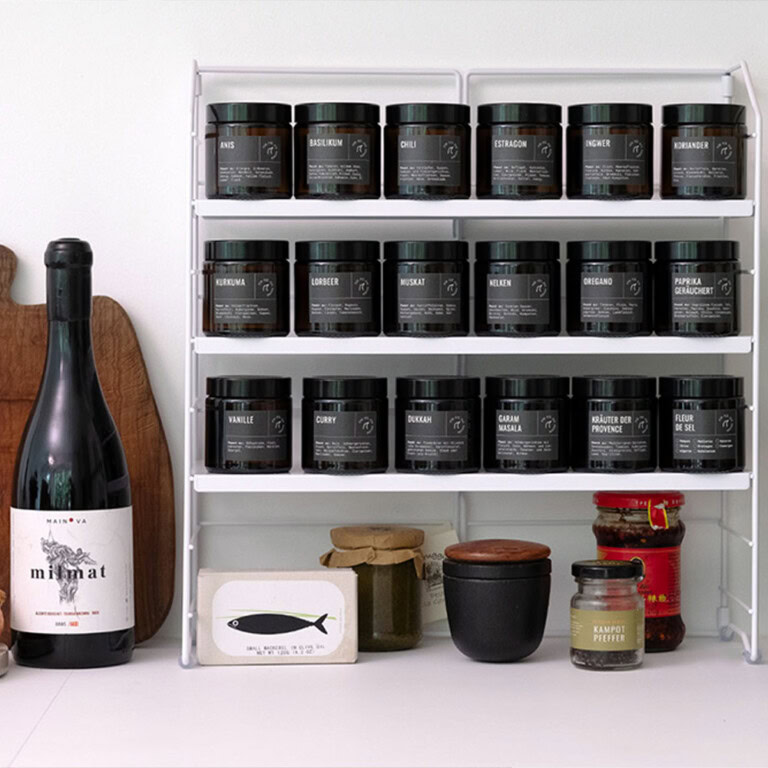 Gewürzgläser-anthrazit-Regal-Wein