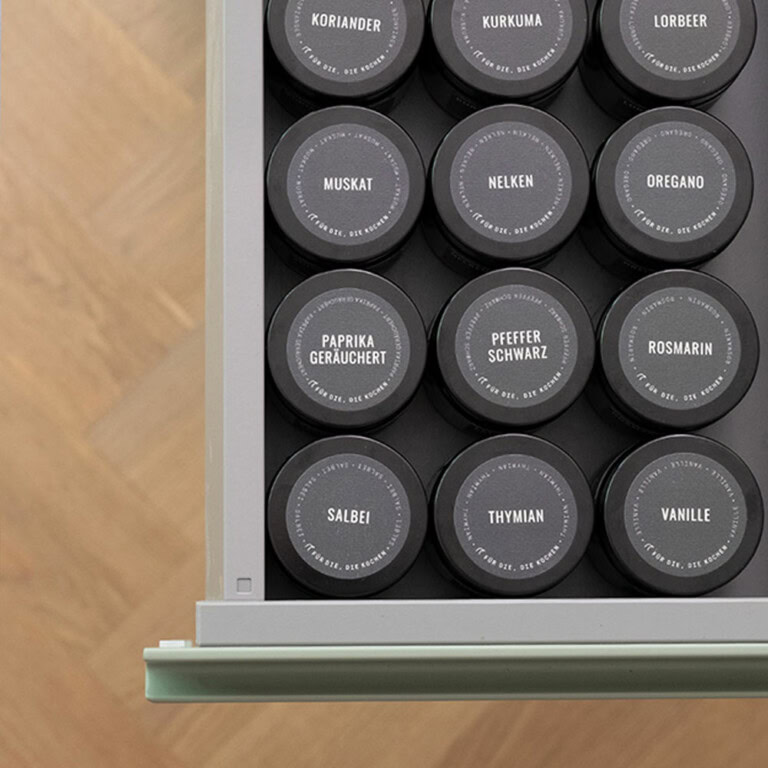 Gewürzgläser-anthrazit-Schublade-Deckel