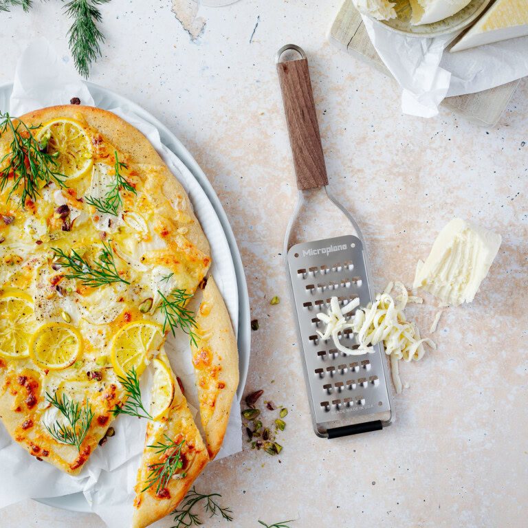 Microplane_Master_43308_Extra coarse_Lemon Pizza01