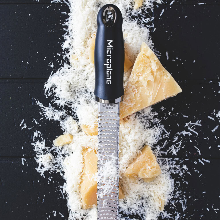 Microplane_Premium_Classic_46020_Zester_Black_Parmesan14